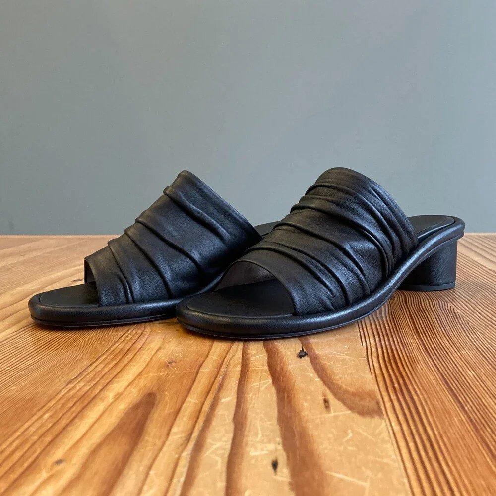 40 - Lauren Manoogian Black Leather Ruche Slide Heels Shoes NEW w/ Box 0416JW - Picture 5 of 7